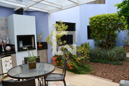 Casa à venda com 332m², 3 quartos e 4 vagas Casa à venda com 332m², 3 quartos e 4 vagasQuintal