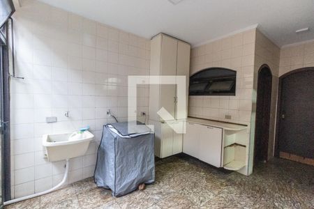 Casa de condomínio à venda com 400m², 4 quartos e 4 vagas Casa de condomínio à venda com 400m², 4 quartos e 4 vagasÁrea de serviço