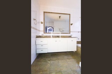 Casa de condomínio à venda com 400m², 4 quartos e 4 vagas Casa de condomínio à venda com 400m², 4 quartos e 4 vagasBanheiro