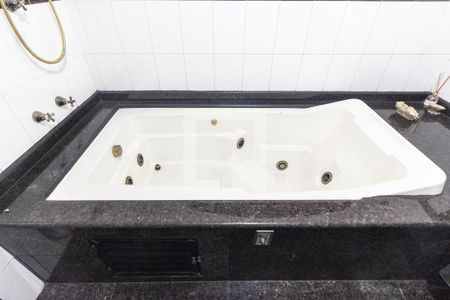 Casa de condomínio à venda com 400m², 4 quartos e 4 vagas Casa de condomínio à venda com 400m², 4 quartos e 4 vagasSuíte