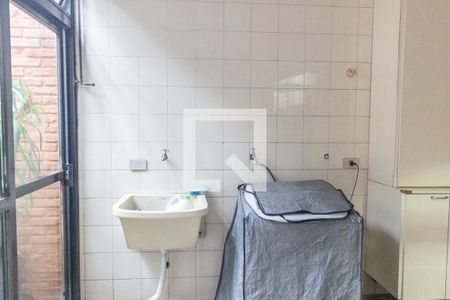 Casa de condomínio à venda com 400m², 4 quartos e 4 vagas Casa de condomínio à venda com 400m², 4 quartos e 4 vagasÁrea de serviço