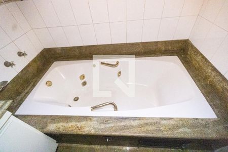 Casa de condomínio à venda com 400m², 4 quartos e 4 vagas Casa de condomínio à venda com 400m², 4 quartos e 4 vagasBanheira