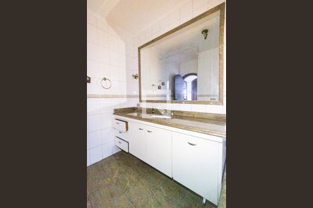 Casa de condomínio à venda com 400m², 4 quartos e 4 vagas Casa de condomínio à venda com 400m², 4 quartos e 4 vagasBanheiro