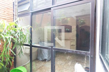 Casa de condomínio à venda com 400m², 4 quartos e 4 vagas Casa de condomínio à venda com 400m², 4 quartos e 4 vagasÁrea de serviço