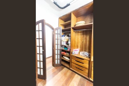 Casa de condomínio à venda com 400m², 4 quartos e 4 vagas Casa de condomínio à venda com 400m², 4 quartos e 4 vagasQuarto 3