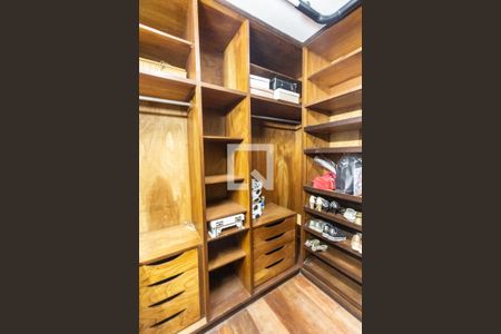 Casa de condomínio à venda com 400m², 4 quartos e 4 vagas Casa de condomínio à venda com 400m², 4 quartos e 4 vagasQuarto 3