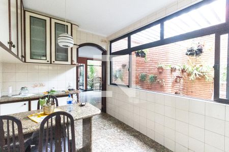 Casa de condomínio à venda com 400m², 4 quartos e 4 vagas Casa de condomínio à venda com 400m², 4 quartos e 4 vagasCozinha