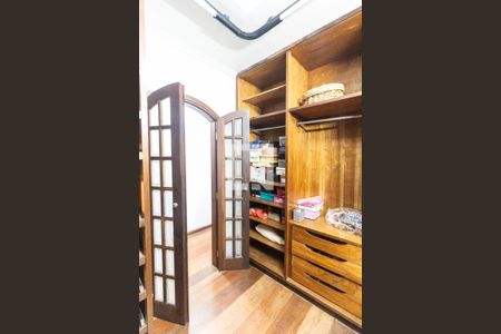 Casa de condomínio à venda com 400m², 4 quartos e 4 vagas Casa de condomínio à venda com 400m², 4 quartos e 4 vagasQuarto 3