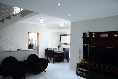 Casa de condomínio para alugar com 177m², 3 quartos e 3 vagasSala