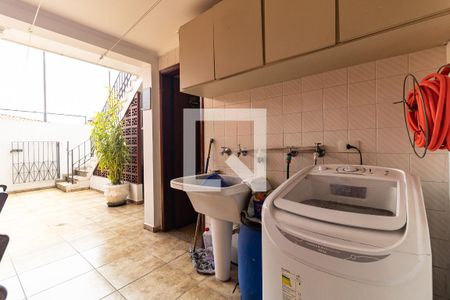 Casa à venda com 196m², 3 quartos e 3 vagas Casa à venda com 196m², 3 quartos e 3 vagasLavanderia