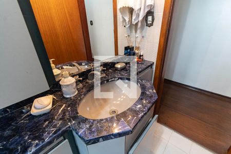 Casa à venda com 196m², 3 quartos e 3 vagas Casa à venda com 196m², 3 quartos e 3 vagasBanheiro Social