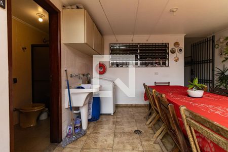 Casa à venda com 196m², 3 quartos e 3 vagas Casa à venda com 196m², 3 quartos e 3 vagasLavanderia