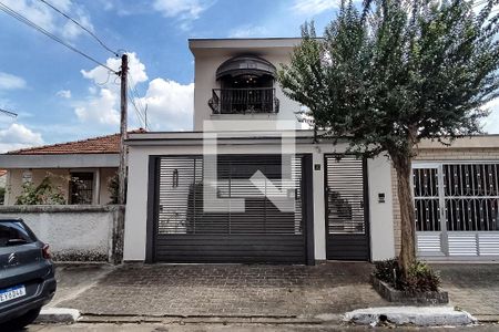 Casa à venda com 196m², 3 quartos e 3 vagas Casa à venda com 196m², 3 quartos e 3 vagasFachada