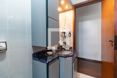 Casa à venda com 196m², 3 quartos e 3 vagas Casa à venda com 196m², 3 quartos e 3 vagasBanheiro Social