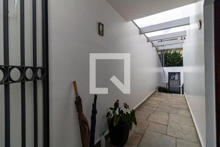 Casa à venda com 196m², 3 quartos e 3 vagas Casa à venda com 196m², 3 quartos e 3 vagasCorredor Lateral