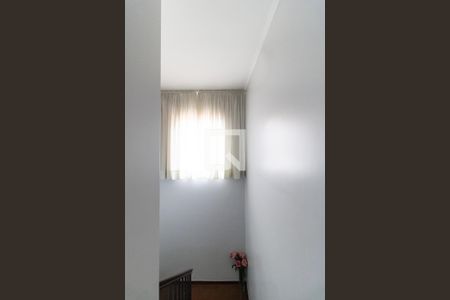 Casa à venda com 196m², 3 quartos e 3 vagas Casa à venda com 196m², 3 quartos e 3 vagasEscada