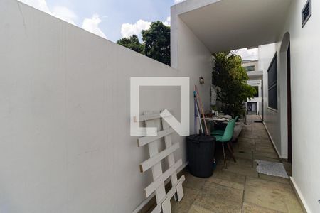 Casa à venda com 196m², 3 quartos e 3 vagas Casa à venda com 196m², 3 quartos e 3 vagasCorredor Lateral