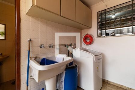 Casa à venda com 196m², 3 quartos e 3 vagas Casa à venda com 196m², 3 quartos e 3 vagasLavanderia