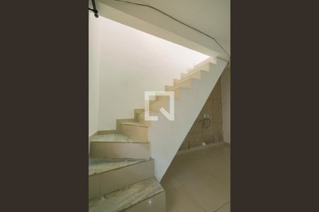 Escada de casa para alugar com 2 quartos, 86m² em Boca do Rio, Salvador