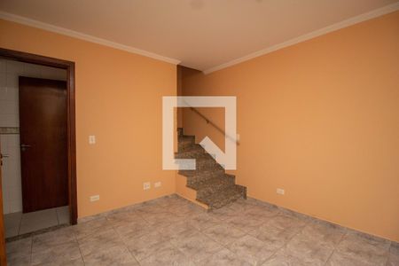 Sala de casa de condomínio para alugar com 2 quartos, 80m² em Piqueri, São Paulo