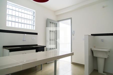 Cozinha e Área de Serviço de kitnet/studio para alugar com 1 quarto, 27m² em Vila Guarani (zona Sul), São Paulo