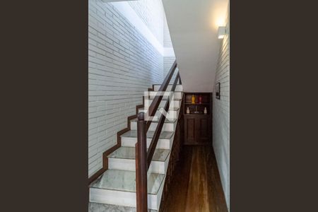 Escada de casa à venda com 3 quartos, 130m² em Santa Amelia , Belo Horizonte