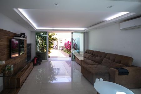 Sala de casa à venda com 4 quartos, 200m² em Jardim Maria Estela, São Paulo