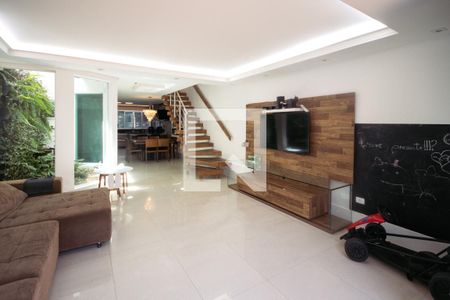 Sala de casa à venda com 4 quartos, 200m² em Jardim Maria Estela, São Paulo