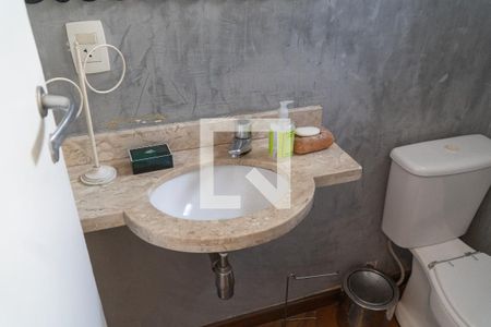 Lavabo de casa de condomínio para alugar com 2 quartos, 130m² em Real Parque, São Paulo