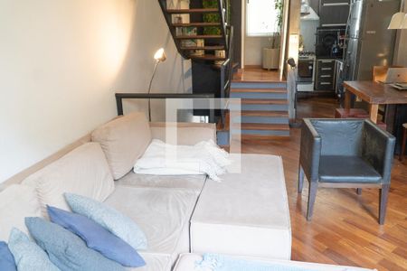 Sala de casa de condomínio para alugar com 2 quartos, 130m² em Real Parque, São Paulo