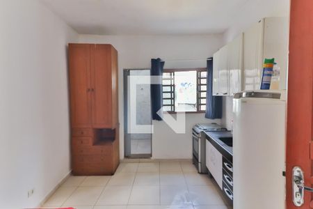 Quarto / Cozinha de casa para alugar com 1 quarto, 20m² em Vila Dalva, São Paulo