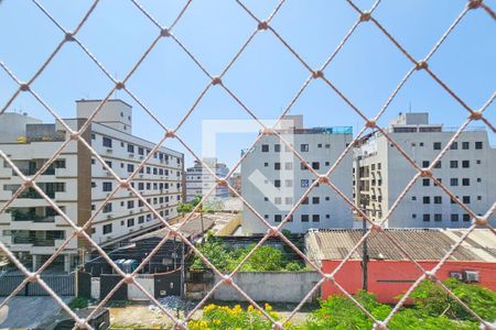 Vista Sala de apartamento para alugar com 3 quartos, 100m² em Jardim Tres Marias, Guarujá