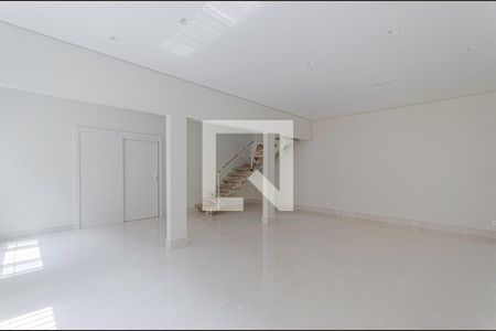 Casa à venda com 218m², 4 quartos e 5 vagasSala