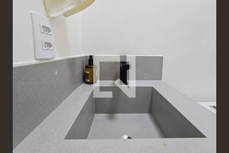 lavabo de apartamento para alugar com 3 quartos, 193m² em Jardim Tres Marias, Guarujá