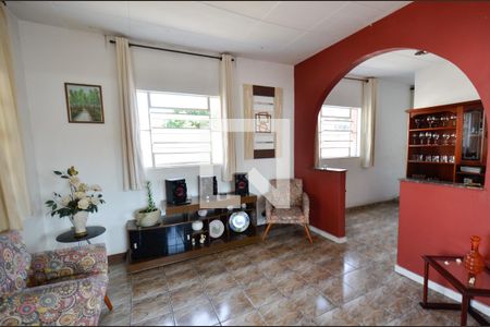 Sala de casa à venda com 3 quartos, 210m² em Santa Efigênia, Belo Horizonte