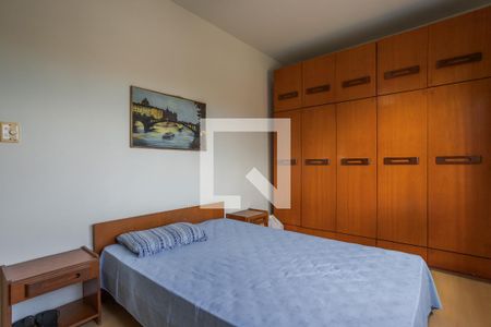 Quarto 2 de casa à venda com 3 quartos, 155m² em São Sebastião, Porto Alegre