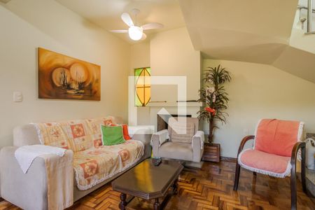 Sala de casa à venda com 3 quartos, 155m² em São Sebastião, Porto Alegre