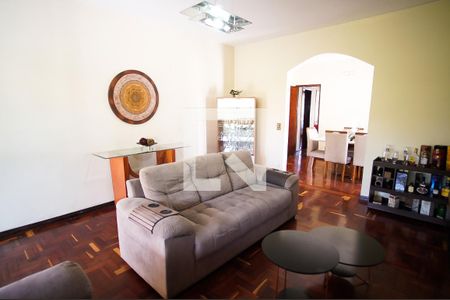 Sala de casa à venda com 4 quartos, 360m² em Floramar, Belo Horizonte