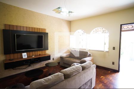 Sala de casa à venda com 4 quartos, 360m² em Floramar, Belo Horizonte