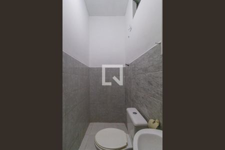 Banheiro de casa para alugar com 1 quarto, 30m² em Vila Silva Ribeiro, Carapicuíba