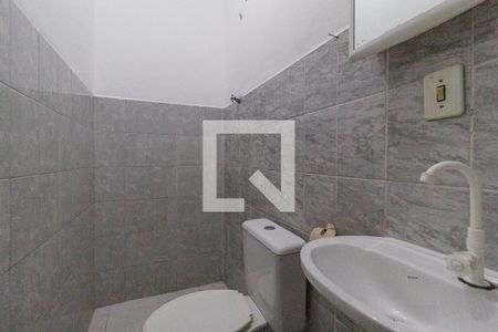 Banheiro de casa para alugar com 1 quarto, 30m² em Vila Silva Ribeiro, Carapicuíba