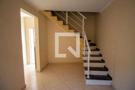 Sala de casa de condomínio para alugar com 2 quartos, 73m² em Vila Jacuí, São Paulo