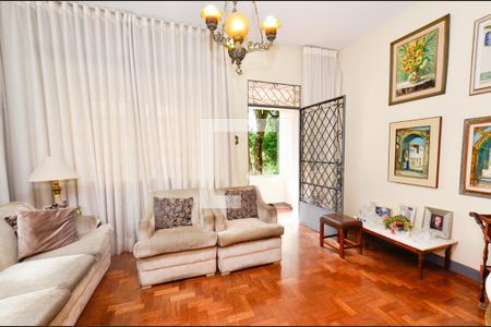 Sala de estar/ casa principal de casa à venda com 8 quartos, 320m² em Serra, Belo Horizonte