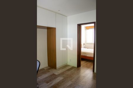 Quarto 1 de apartamento à venda com 2 quartos, 80m² em Laranjeiras, Rio de Janeiro