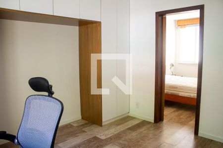 Quarto 1 de apartamento à venda com 2 quartos, 80m² em Laranjeiras, Rio de Janeiro
