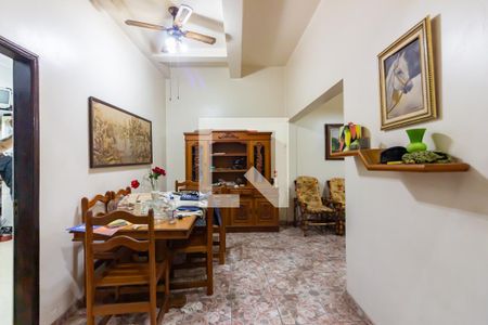 Casa à venda com 212m², 3 quartos e 2 vagas Casa à venda com 212m², 3 quartos e 2 vagasComodo