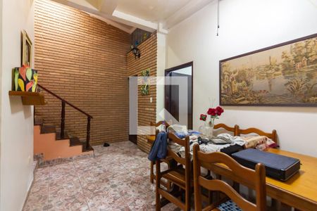 Casa à venda com 212m², 3 quartos e 2 vagas Casa à venda com 212m², 3 quartos e 2 vagasComodo