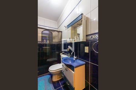 Casa à venda com 212m², 3 quartos e 2 vagas Casa à venda com 212m², 3 quartos e 2 vagasBanheiro 2