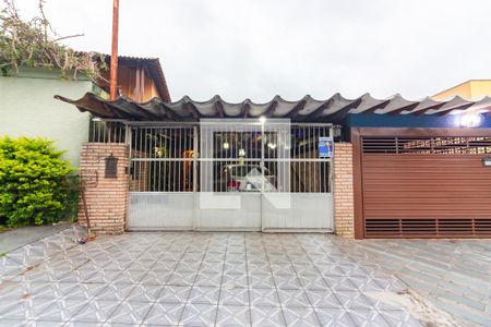Casa à venda com 212m², 3 quartos e 2 vagas Casa à venda com 212m², 3 quartos e 2 vagasFachada