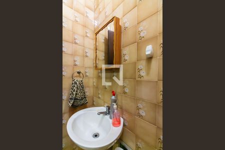 Casa à venda com 212m², 3 quartos e 2 vagas Casa à venda com 212m², 3 quartos e 2 vagasBanheiro